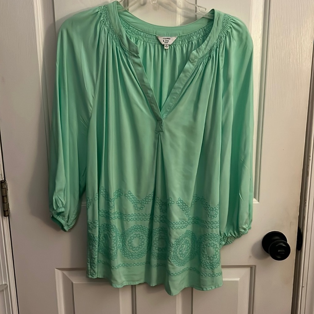 Crown & Ivy mint green 3/4 sleeved blouse